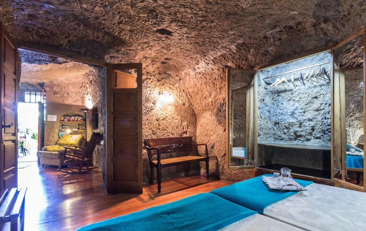 cueva-61c479bc