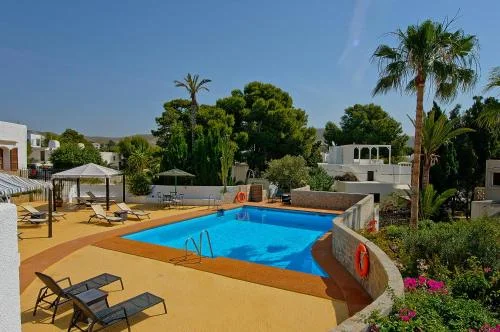 magnifique-piscine-Agua-Amarga-877cbc1f
