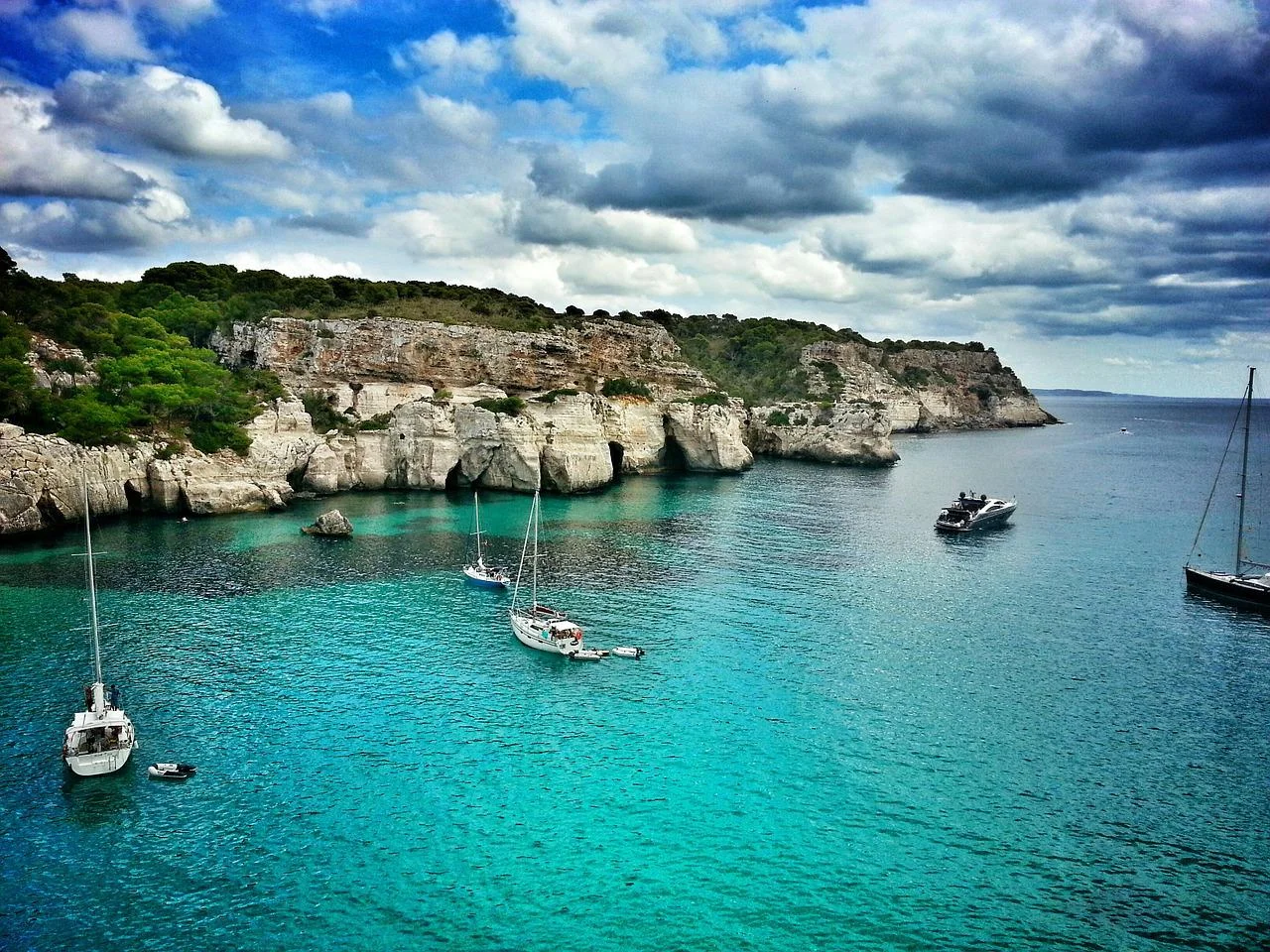 menorca-935987_1280-61dd8828