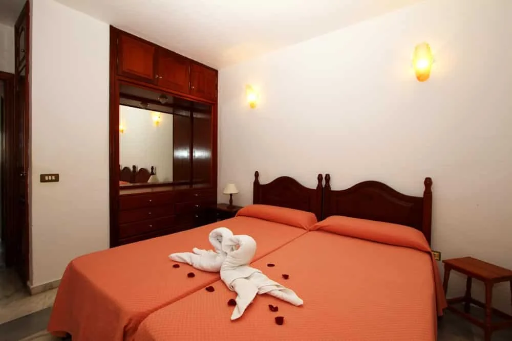 room09-25a9fa9a